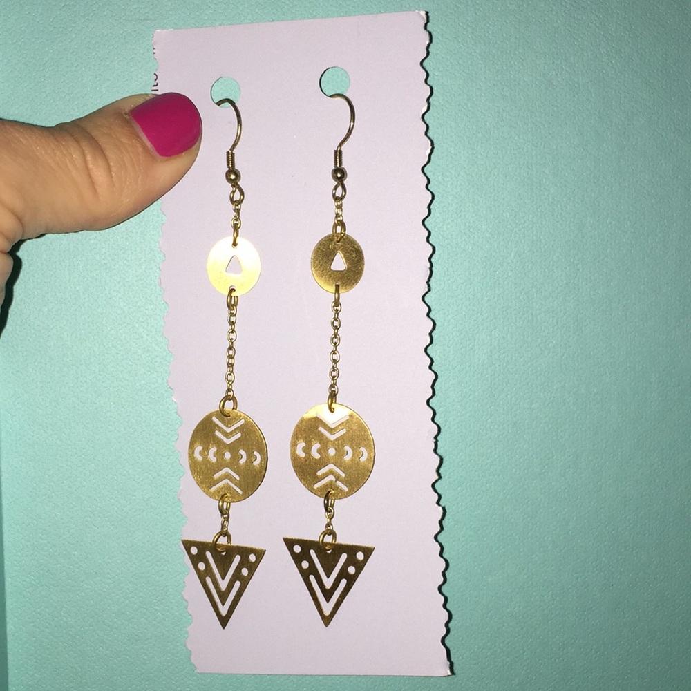 Geometric dangle earrings.